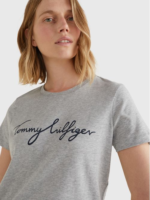 Remera con logo estampado regular fit