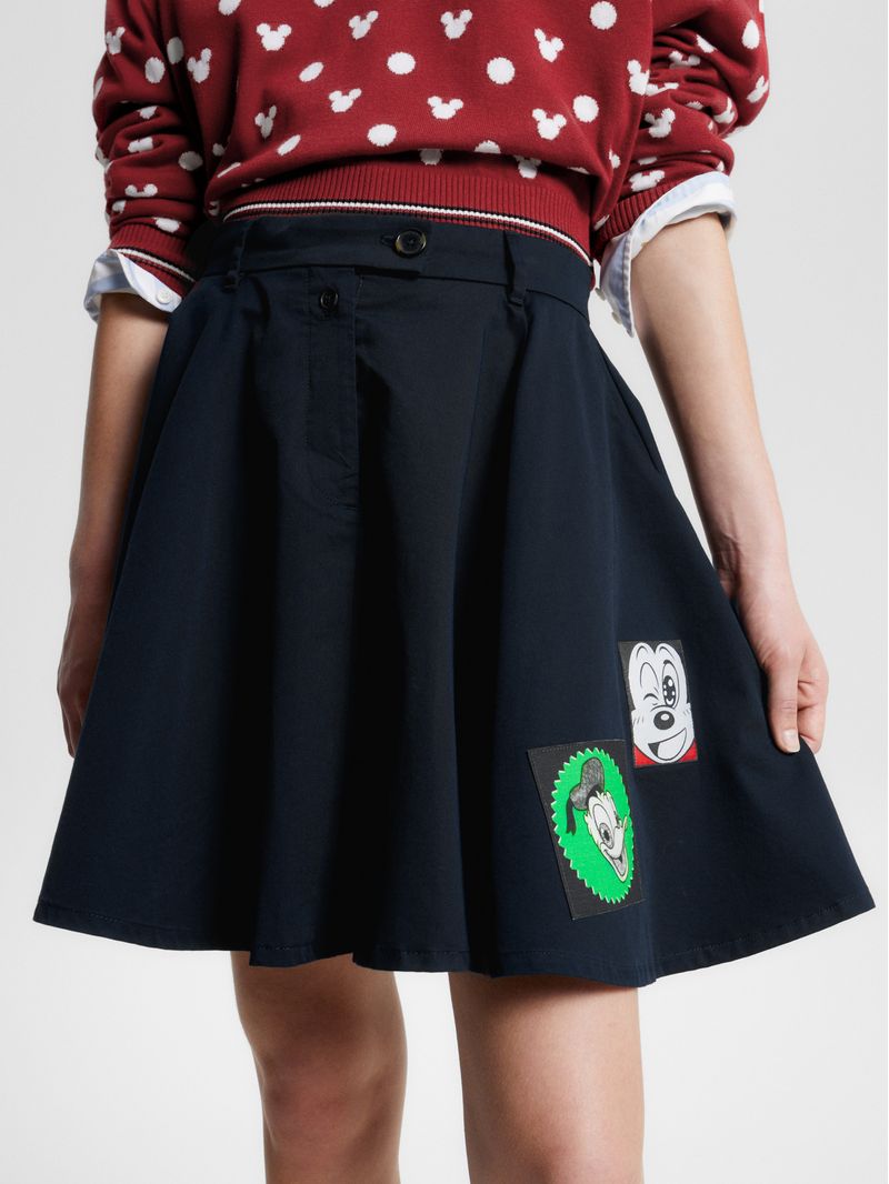 FALDA-CHINO-DISNEY-X-TOMMY-DE-CORTE-EVASE-CON-PARCHES