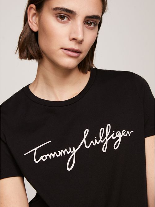 REMERA CON LOGO ESTAMPADO REGULAR FIT