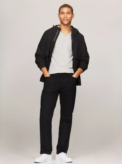 Remera básica cuello V slim fit