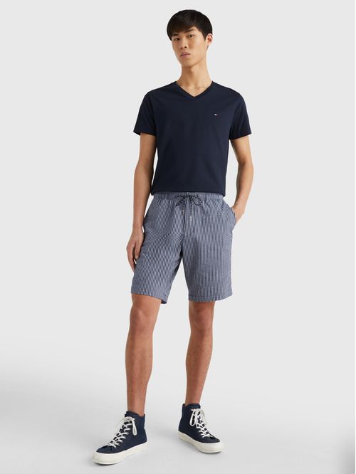 Remera básica cuello V slim fit