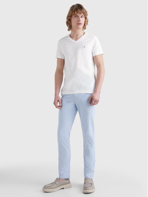 Remera básica cuello V slim fit