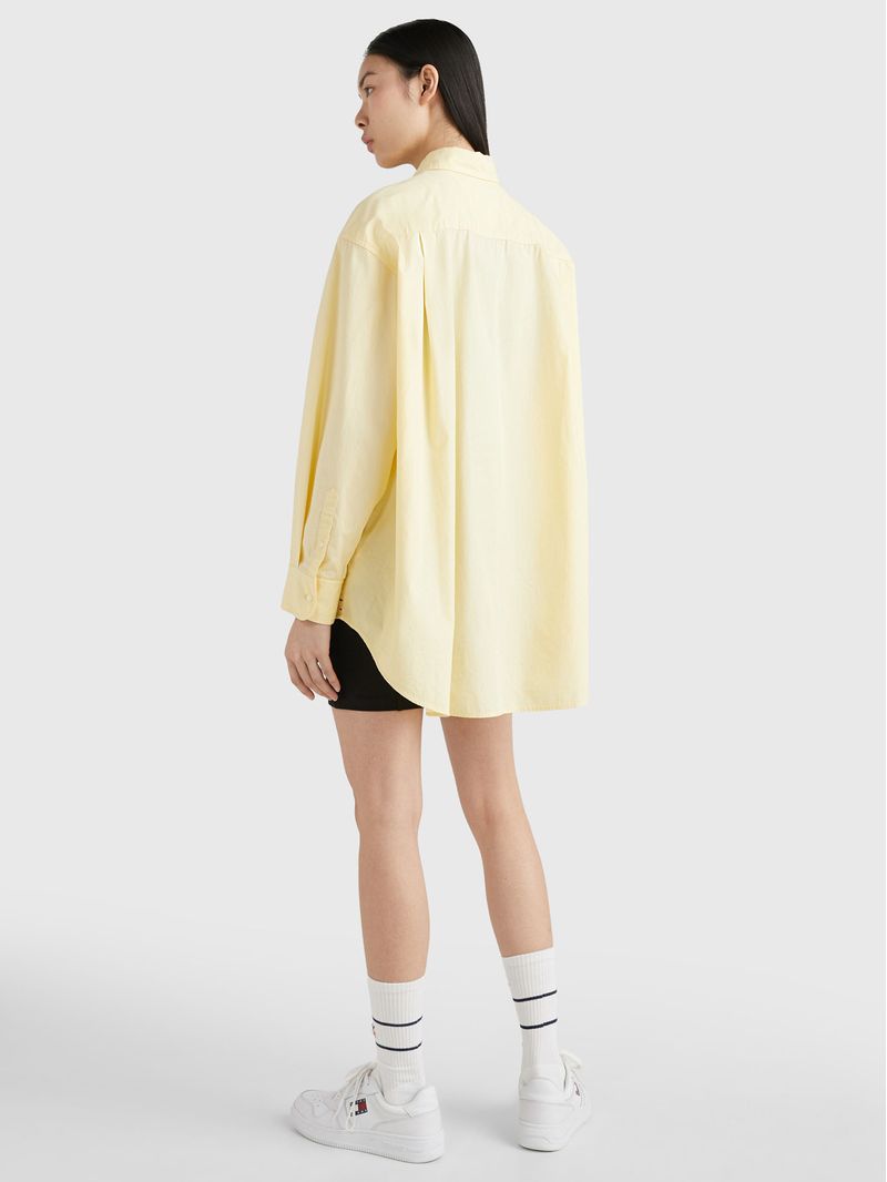 Camisa-oversize-con-parche
