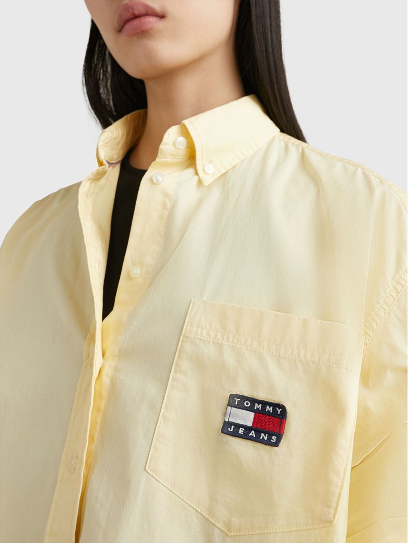 Camisa-oversize-con-parche