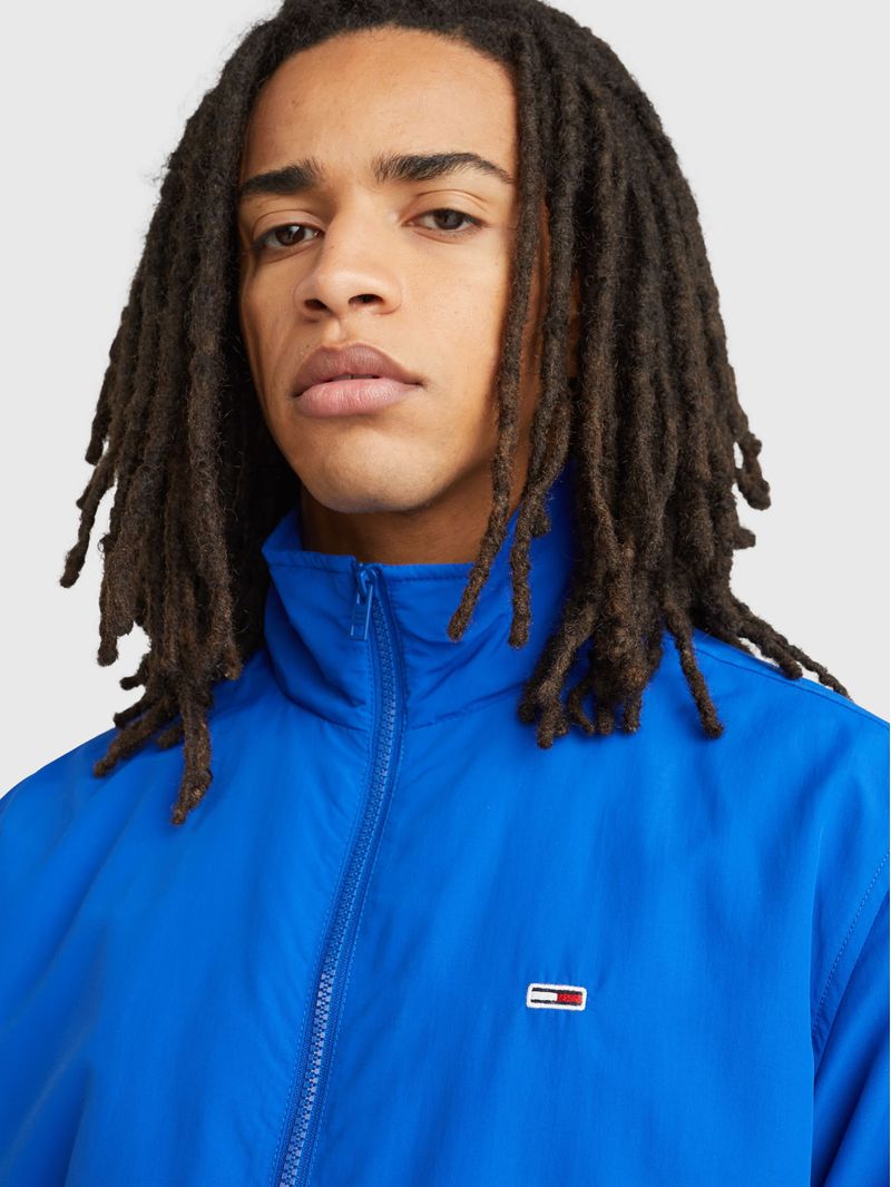 Campera-con-parche-con-logo-Essential