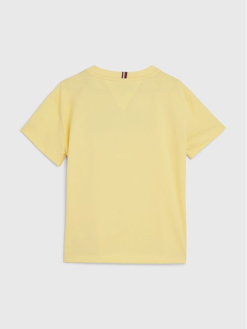 Remera con múltiples logos