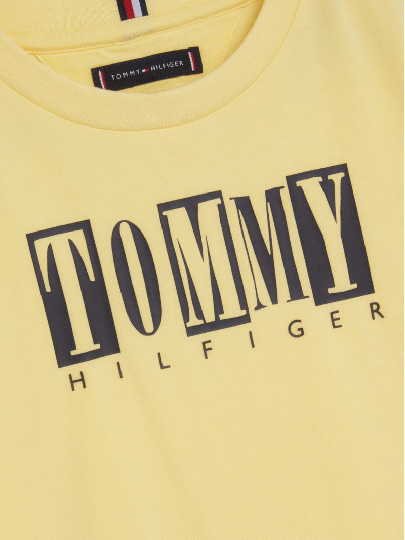 Remera-con-multiples-logos