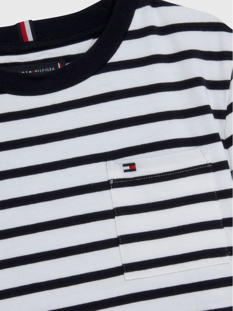 Remera-de-rayas-marineras-con-bolsillo