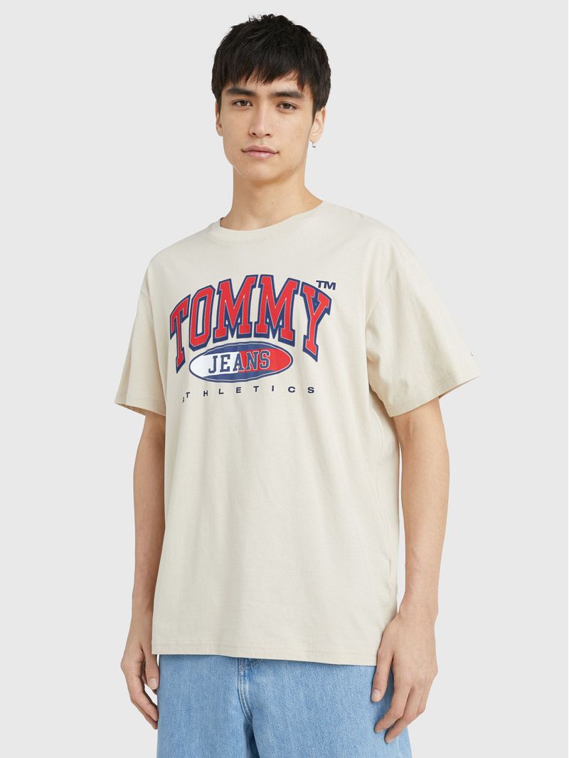 Remera-Essential-amplia-con-logo-grafico