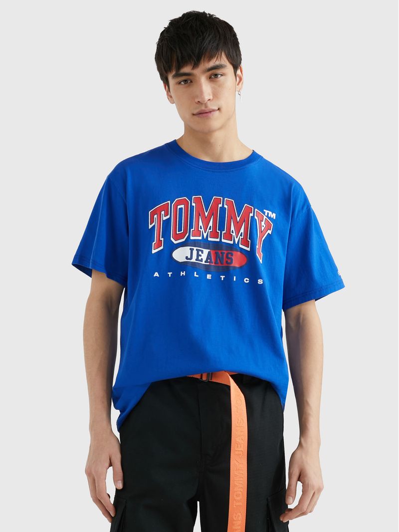 Remera-Essential-amplia-con-logo-grafico