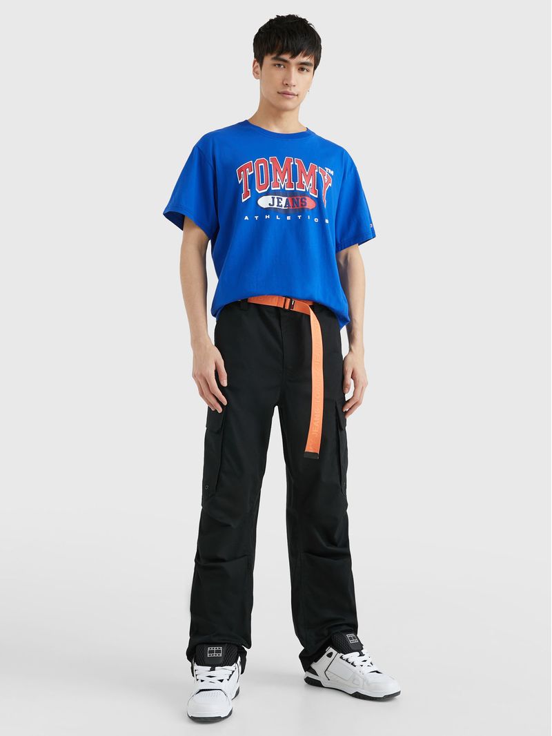 Remera-Essential-amplia-con-logo-grafico