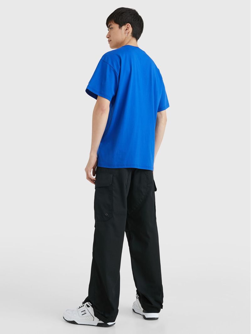 Remera-Essential-amplia-con-logo-grafico