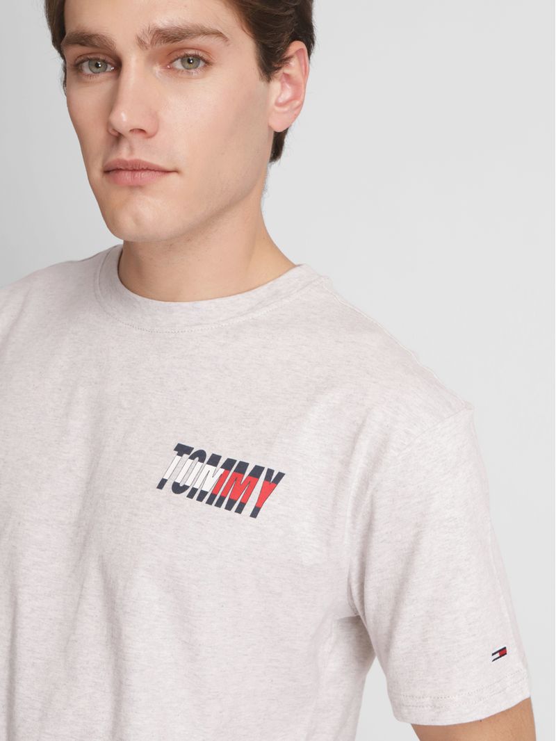 Remera-essential-con-logo