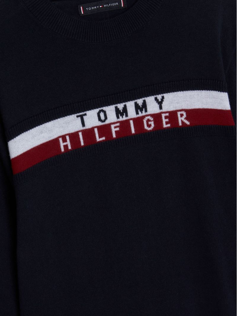 Sweater-con-cinta-distintiva-y-logo