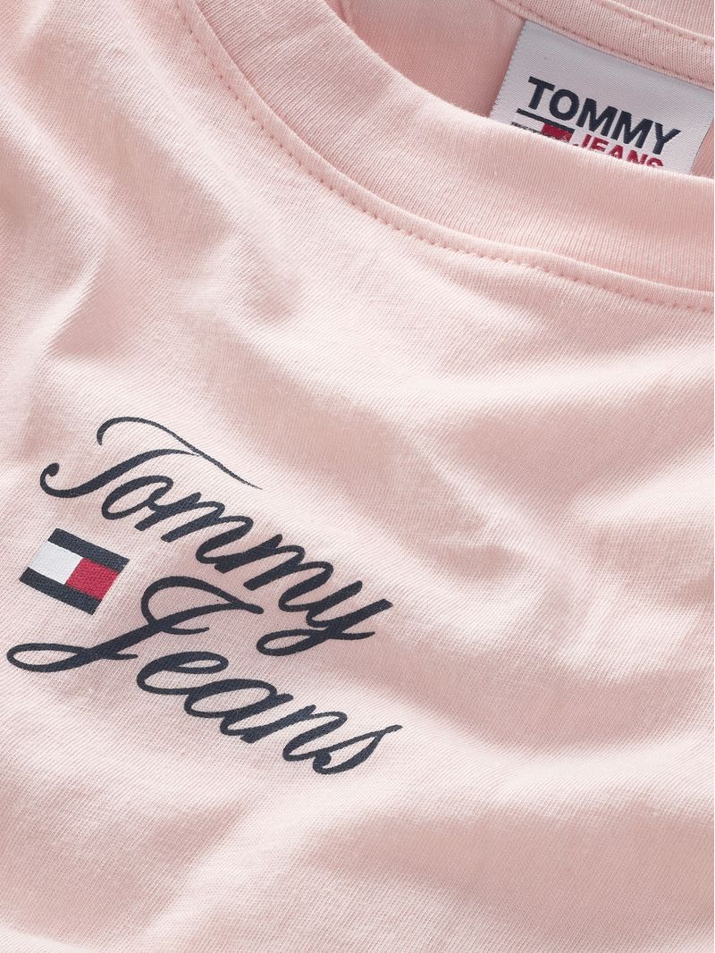 Remera-Essential-ajustada-con-logo