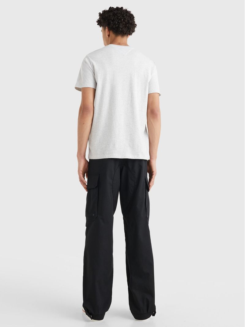 Remera-essential-con-logo-estampado