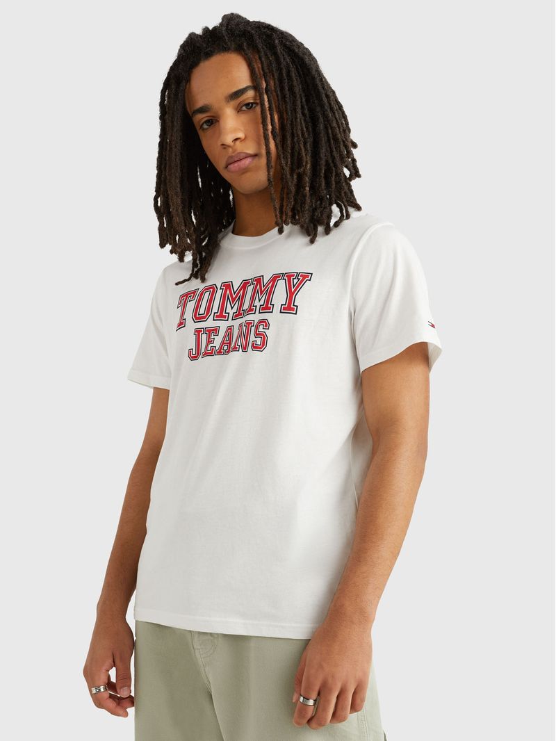 Remera-essential-con-logo-estampado