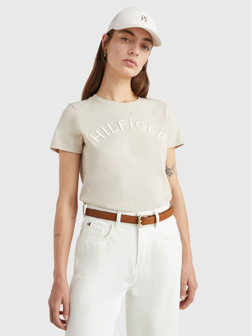 Remera con logo bordado regular fit