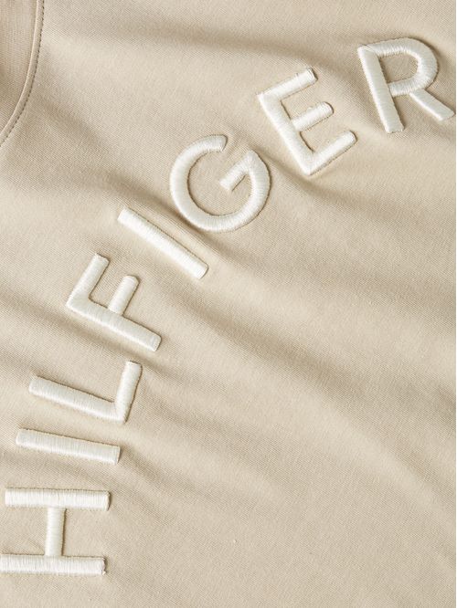 Remera con logo bordado regular fit