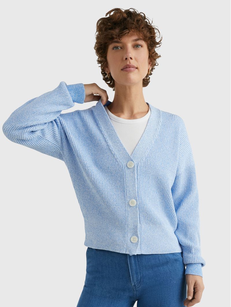 Cardigan-de-corte-cropped-y-amplio