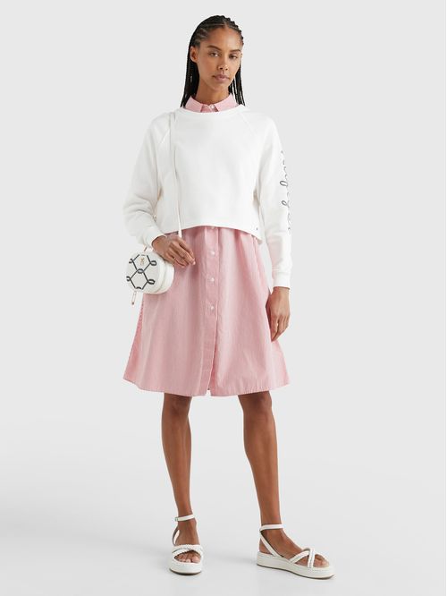 Buzo logo texturizado con diseño de cuerda en la manga