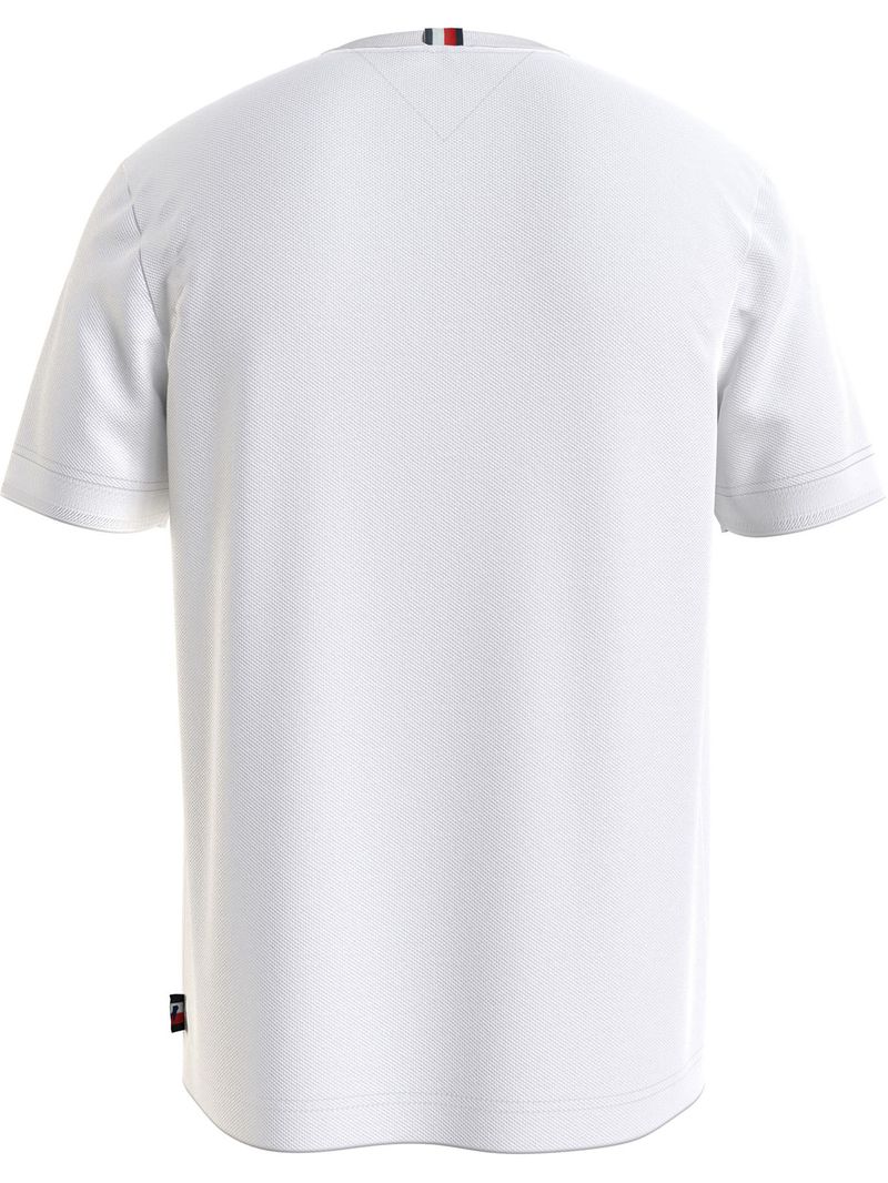 Remera-de-cuello-redondo-con-logo