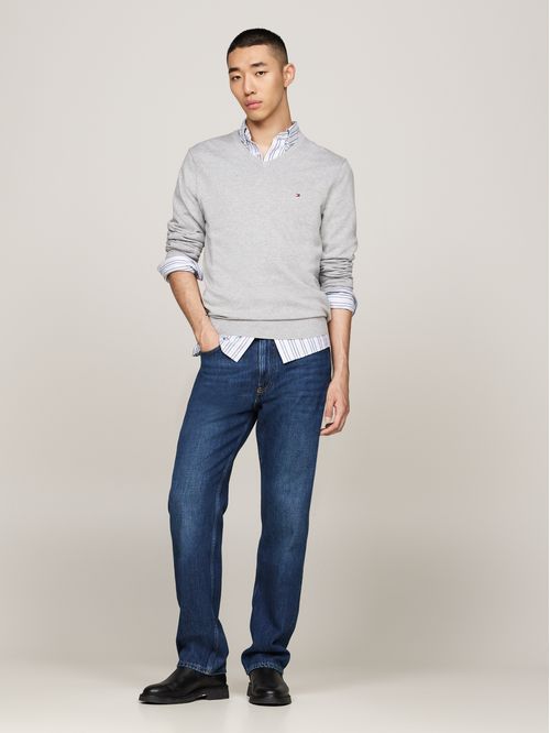 Sweater básico de algodón cuello V regular fit