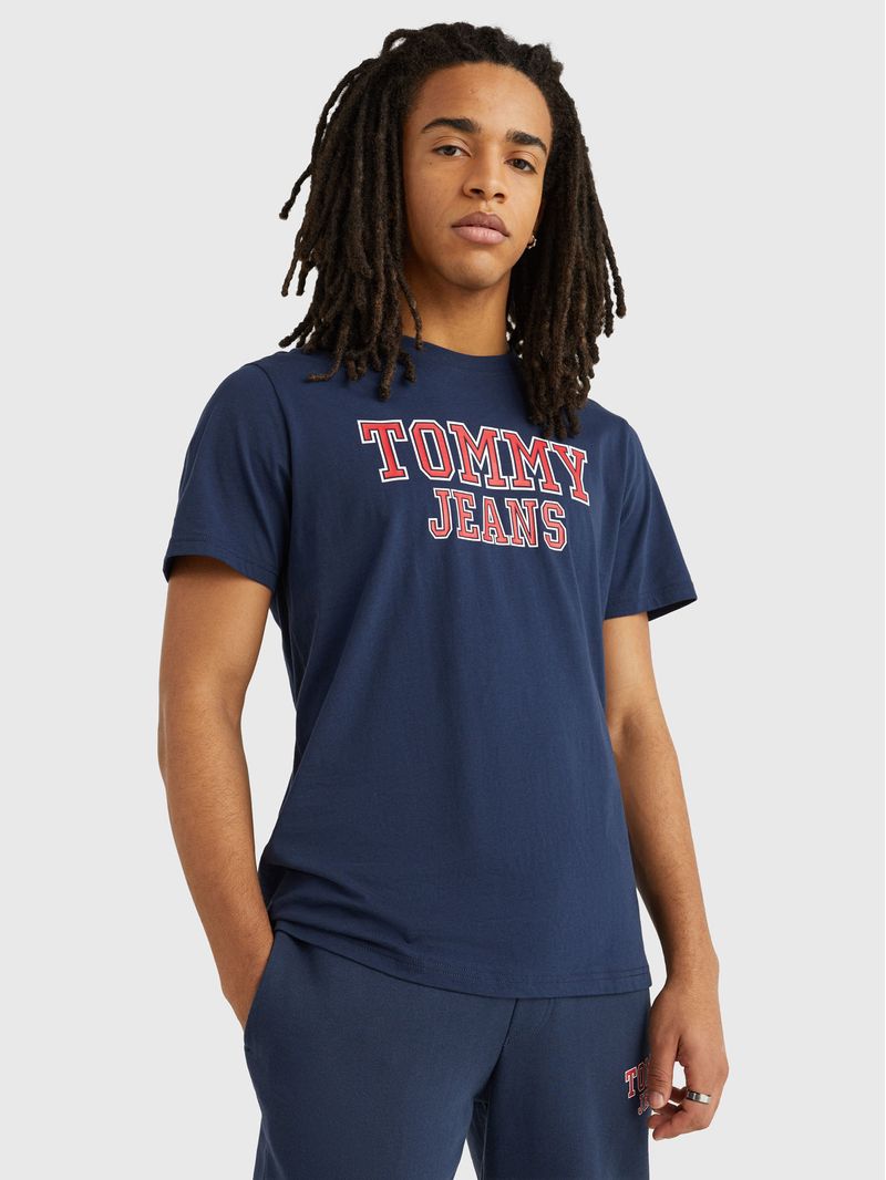 Remera-essential-con-logo-estampado