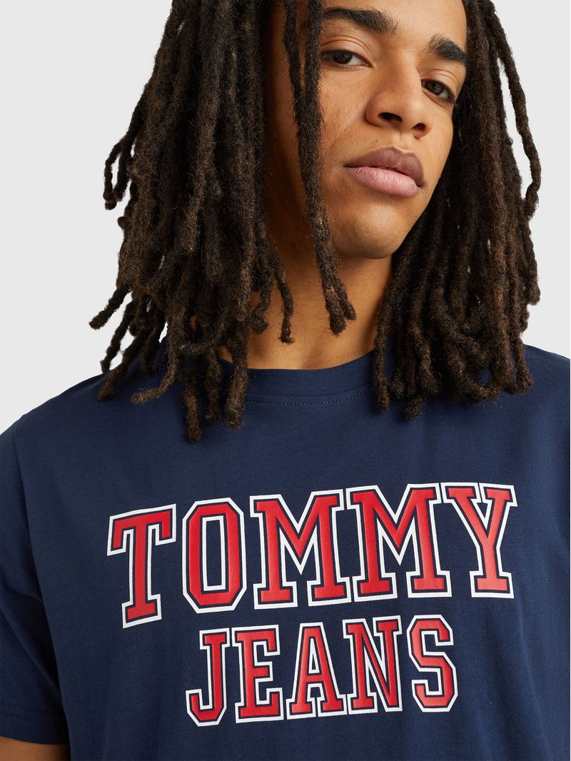Remera-essential-con-logo-estampado