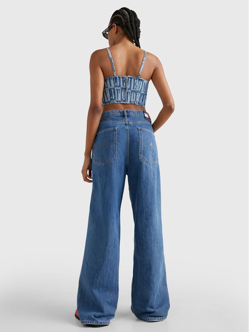 Crop-top-denim-con-motivo-de-letras