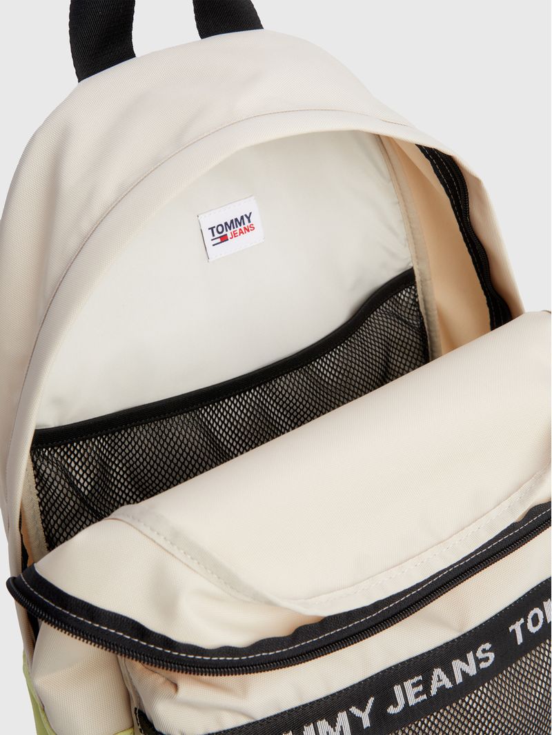Mochila-con-bolsillo-de-malla-Essential