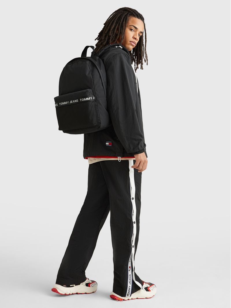 Mochila-con-bolsillo-de-malla-Essential