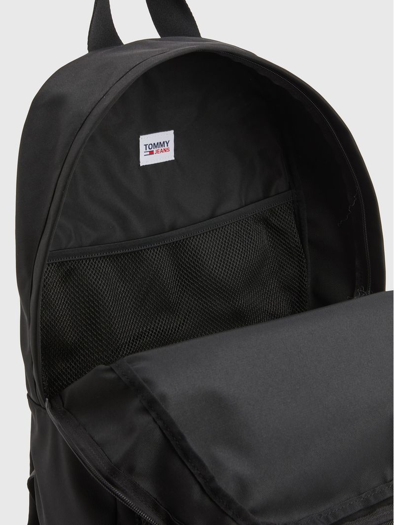 Mochila-con-bolsillo-de-malla-Essential