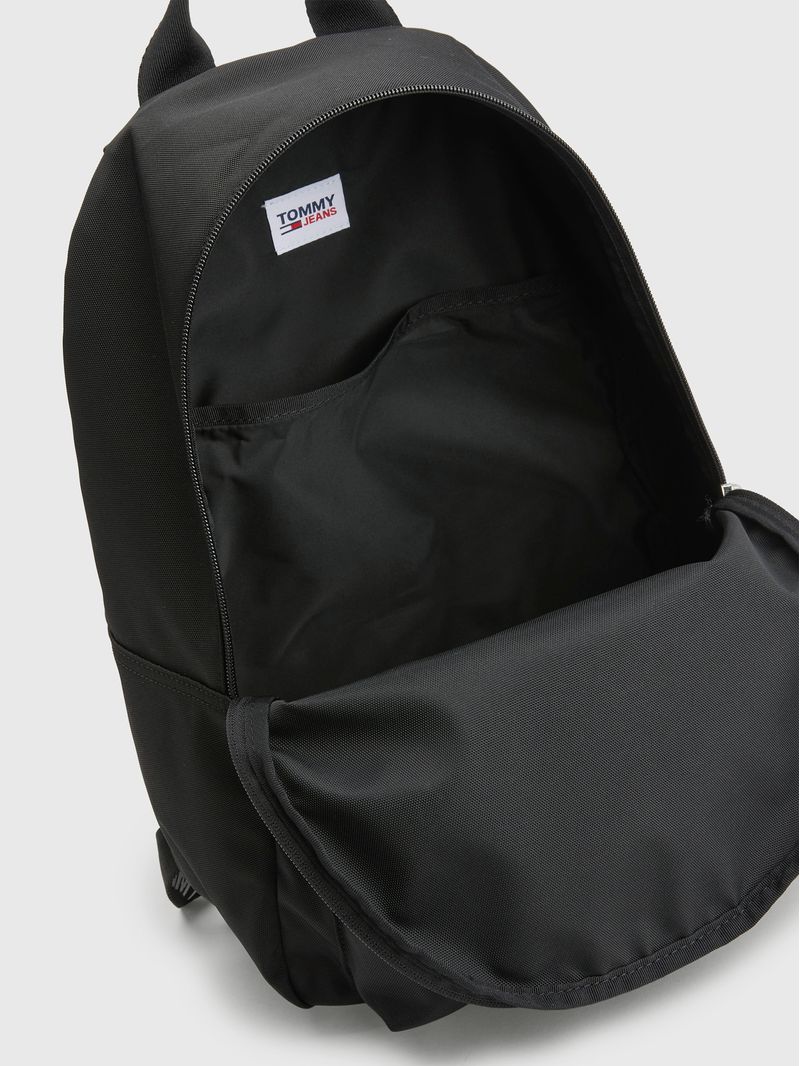 Mochila-Essential-con-inscripcion