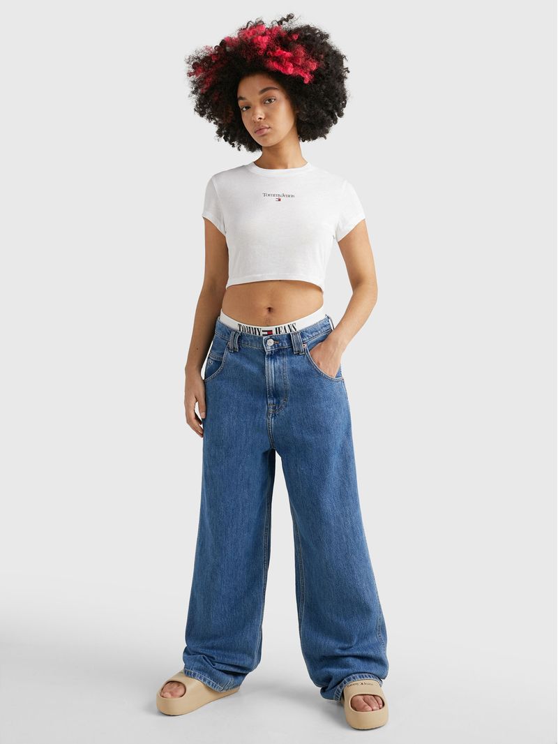 Remera-Essential-de-corte-cropped-con-logo