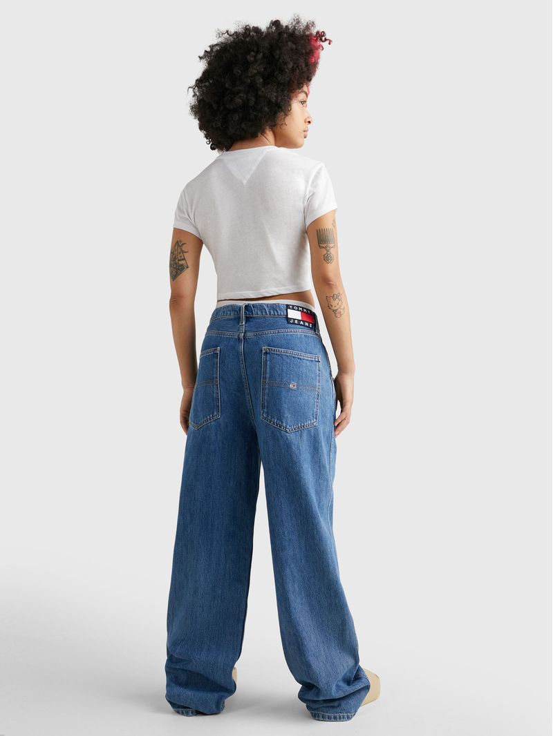 Remera-Essential-de-corte-cropped-con-logo