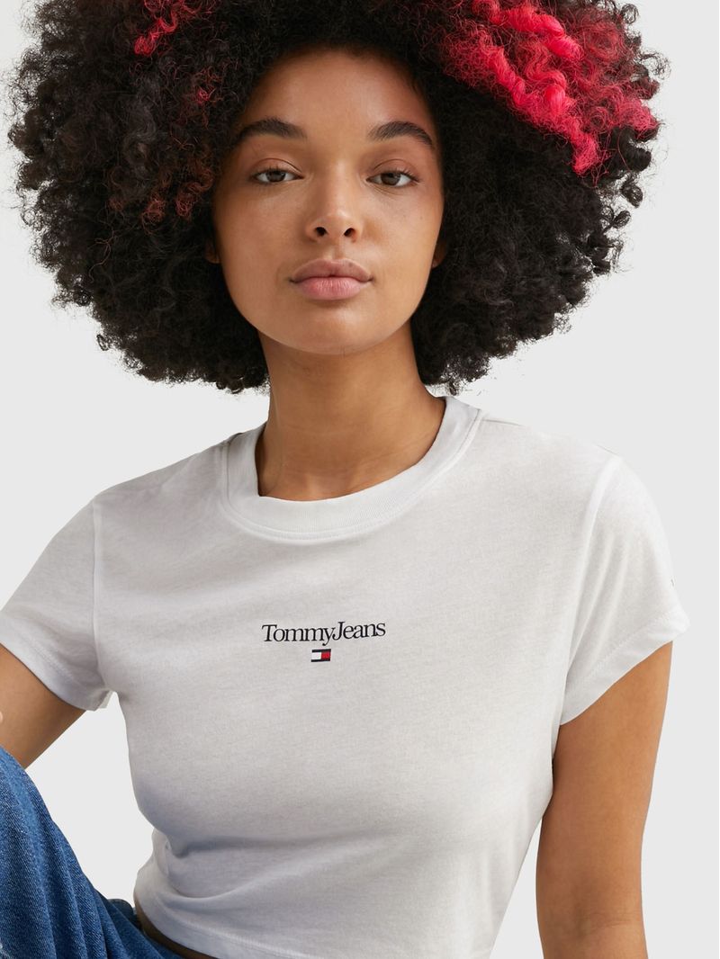 Remera-Essential-de-corte-cropped-con-logo