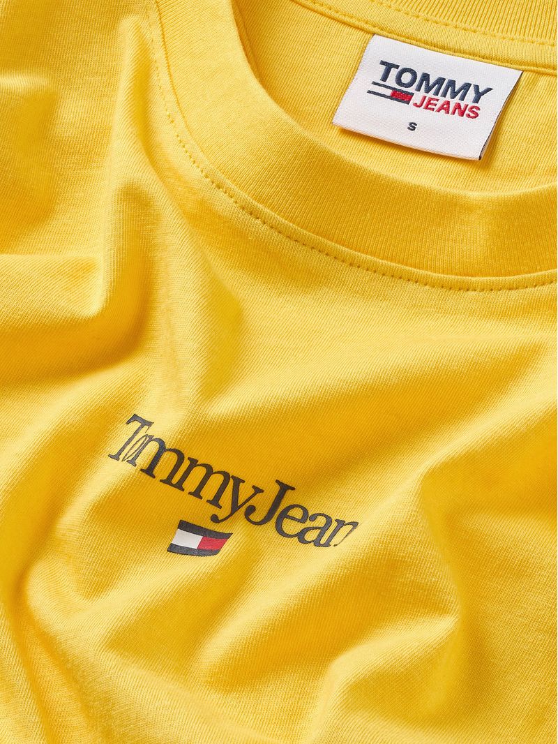 Remera-Essential-de-corte-cropped-con-logo