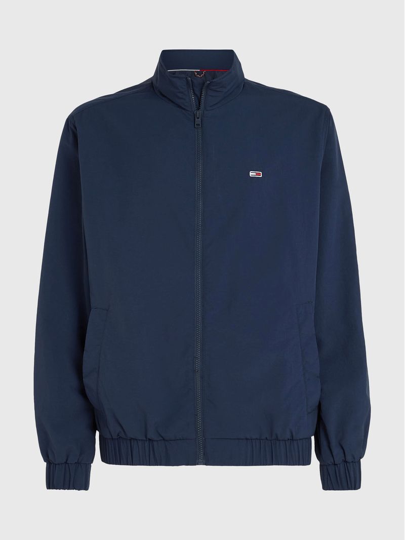 Campera-con-parche-con-logo-Essential