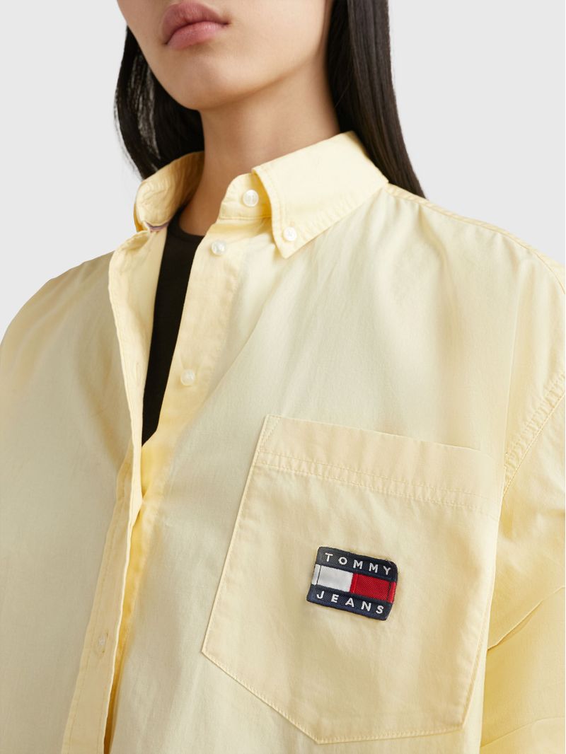 Camisa-oversize-con-parche