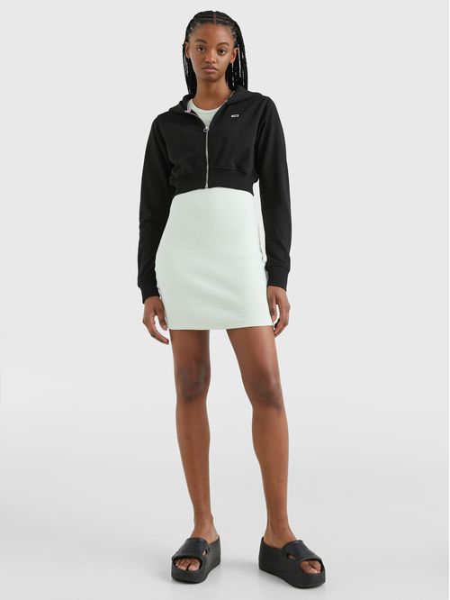 Buzo cropped con cierre y capucha