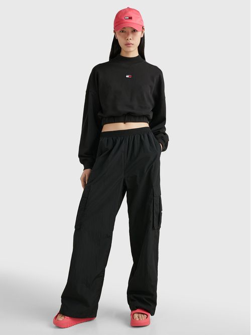 Buzo cropped con escudo
