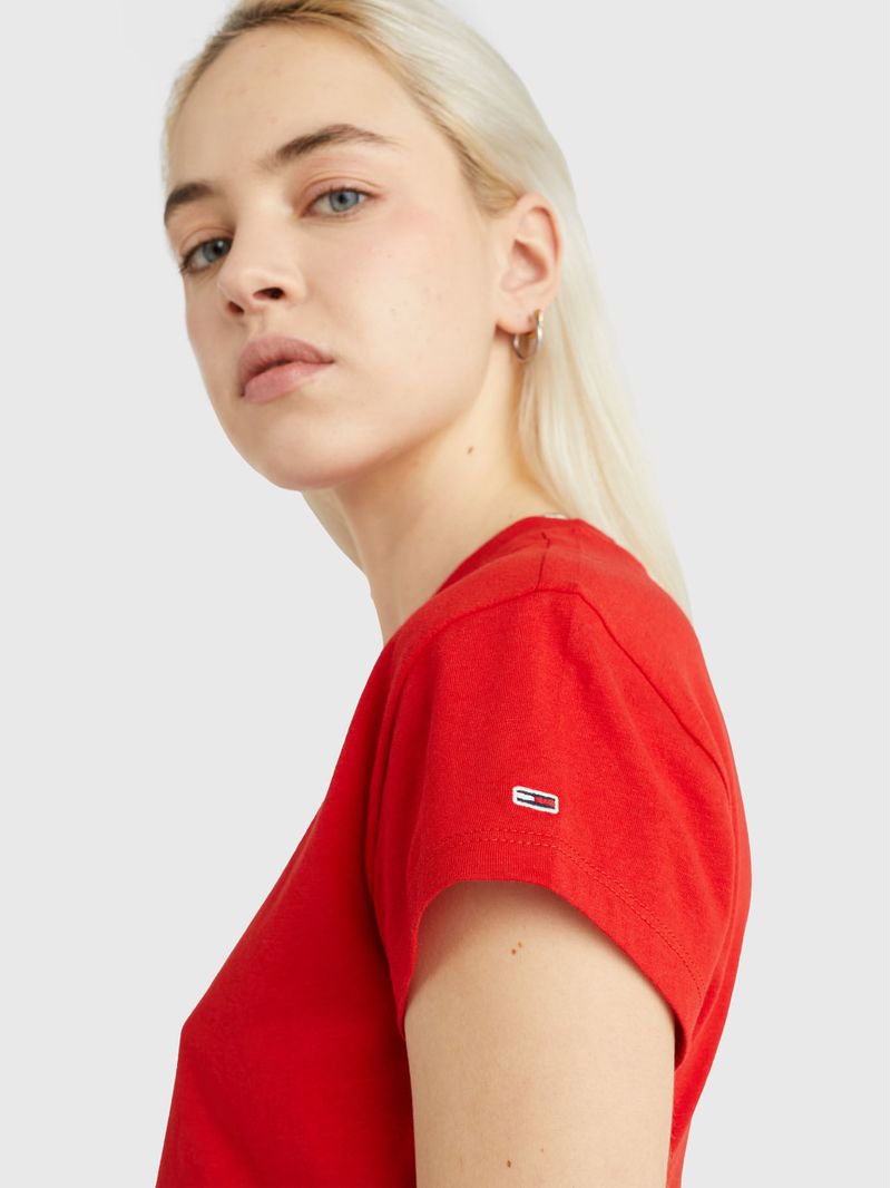 Remera-Essential-ajustada-con-logo