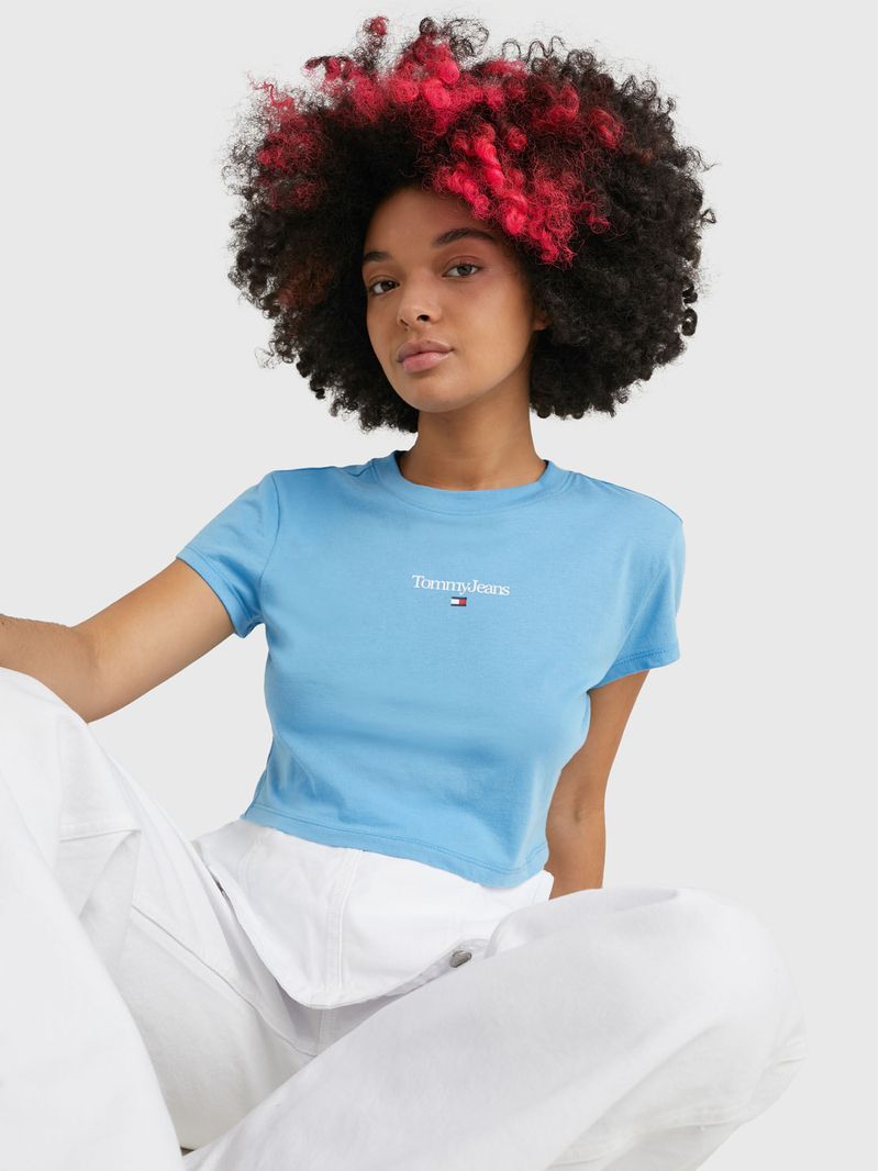 Remera-Essential-de-corte-cropped-con-logo