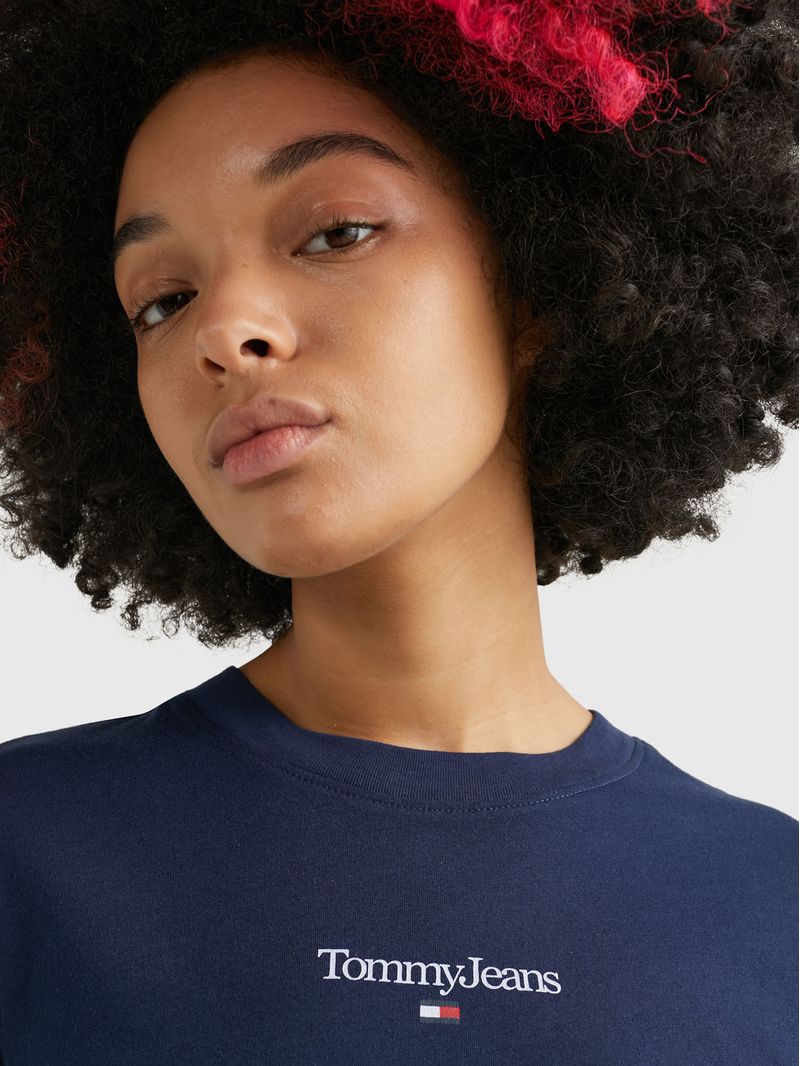 Remera-Essential-de-corte-cropped-con-logo