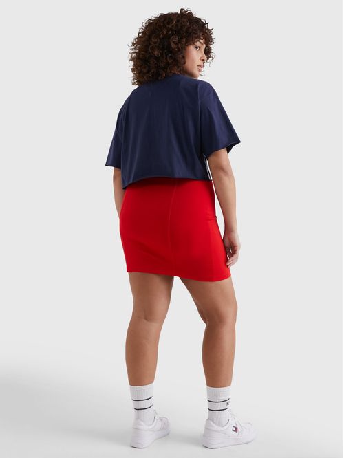 Remera oversize cropped con letras estampadas