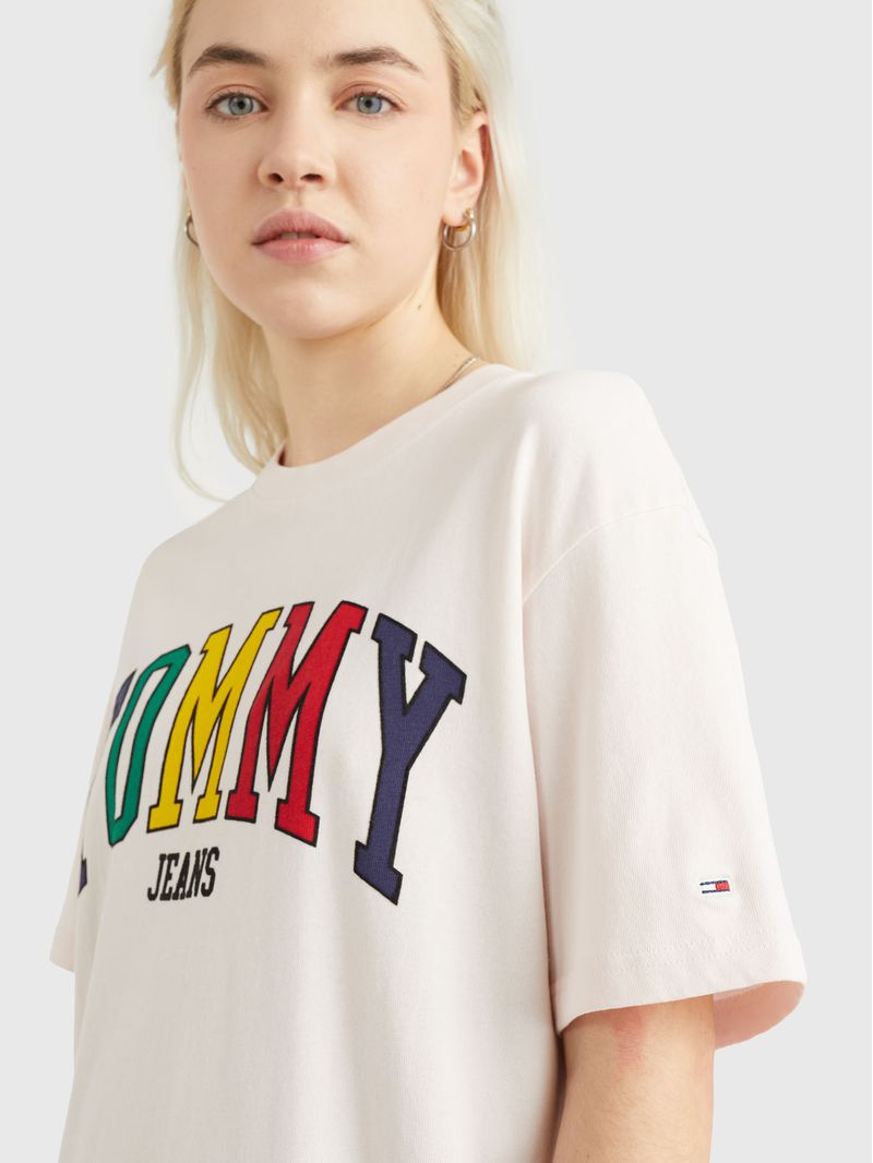 Remera-de-corte-amplio-con-logo