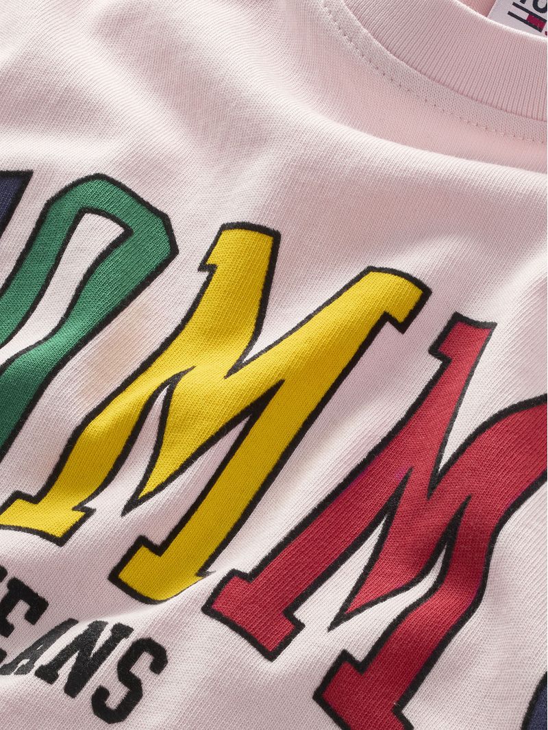 Remera-de-corte-amplio-con-logo