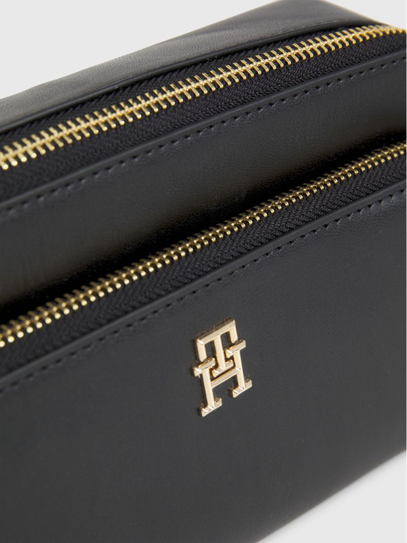 Cartera-Iconic-con-monograma