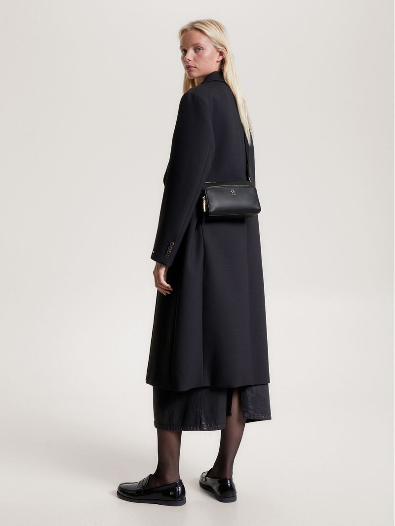 Cartera-Iconic-con-monograma